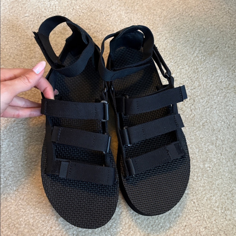 Teva Black Flatform Mevia Platform Gladiator Sandals Women's Sz 10
BRAND NEW ! - Picture 3 of 6